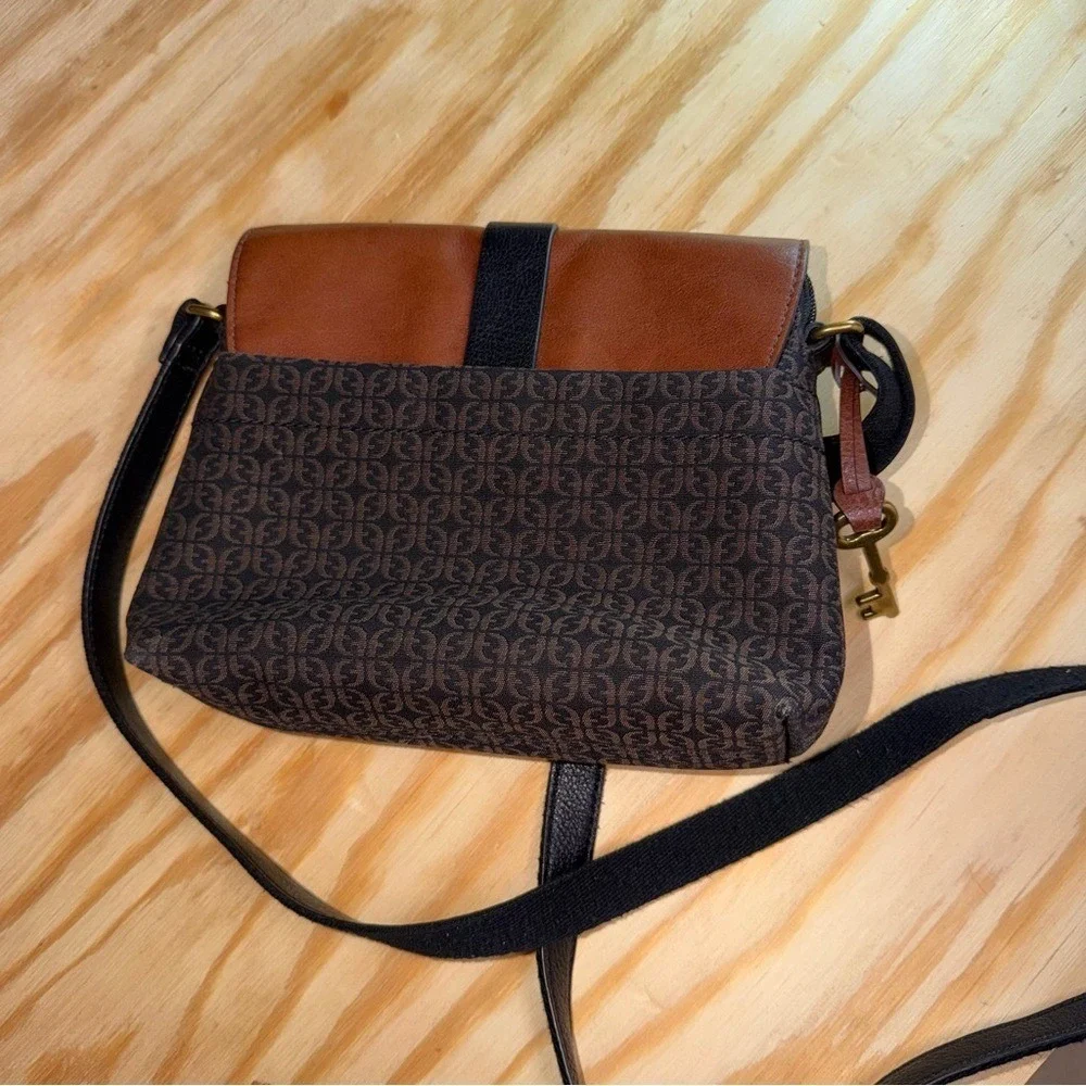 Fossil Brown Logo Jacquard Crossbody‎ Bag Leather Flap Key Charm Y2K